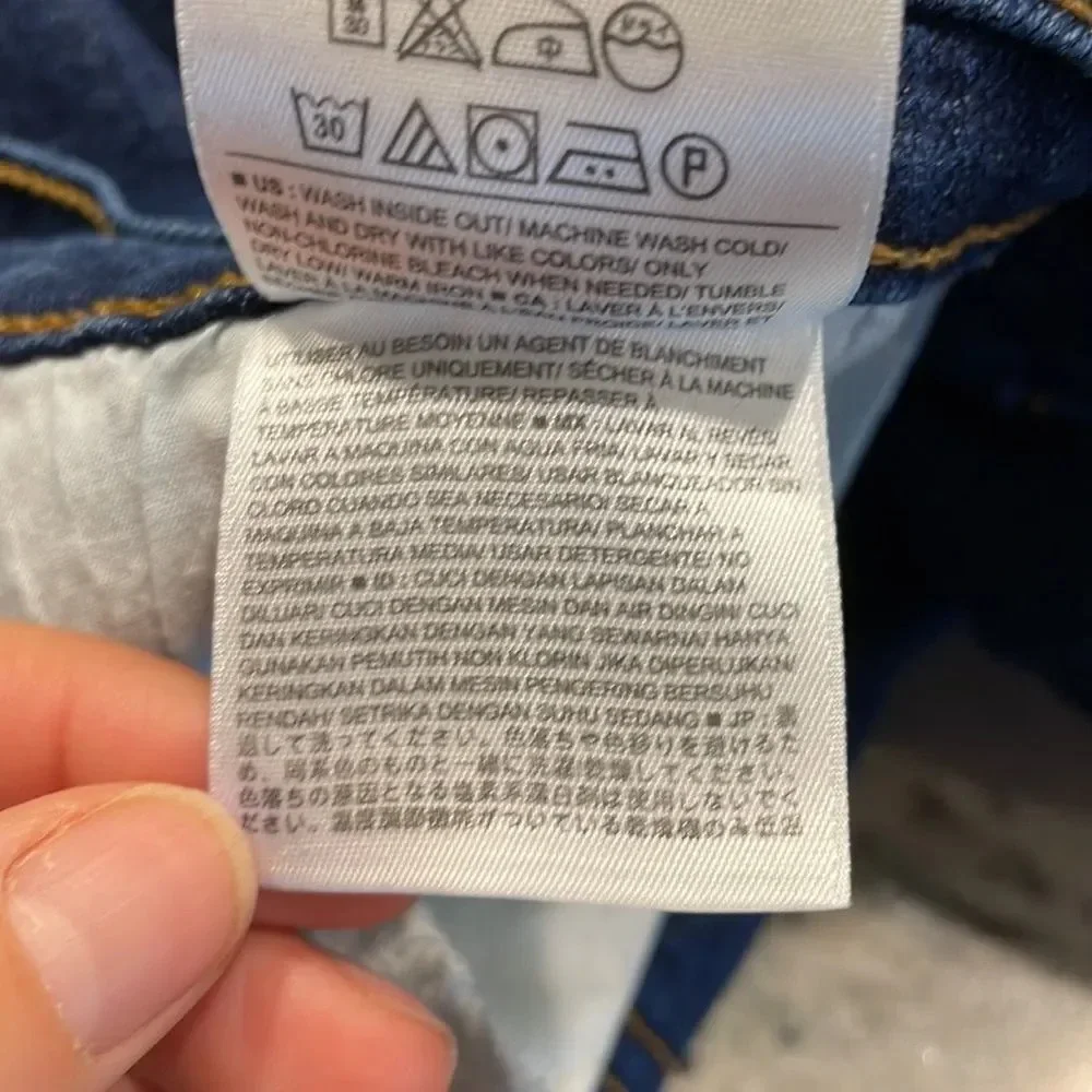 Old Navy Sweet Heart woman’s denim shorts. - Picture 8 of 9